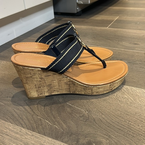 Tommy Hilfiger Cork Wedge Heeled Thong Sandals Navy Blue Tan Women’s 8.5 - Picture 11 of 16